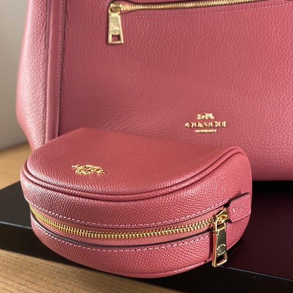 Coach Dome Cosmetic Case
Gold Rouge - Picture 14 of 16